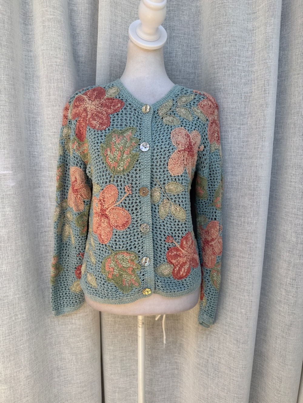 Robert Scott vintage crochet light blue floral cardigan sweater mother of pearl